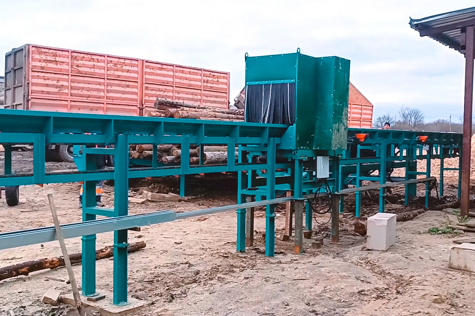 Линия сортировки и раскряжевки паллетной заготовки